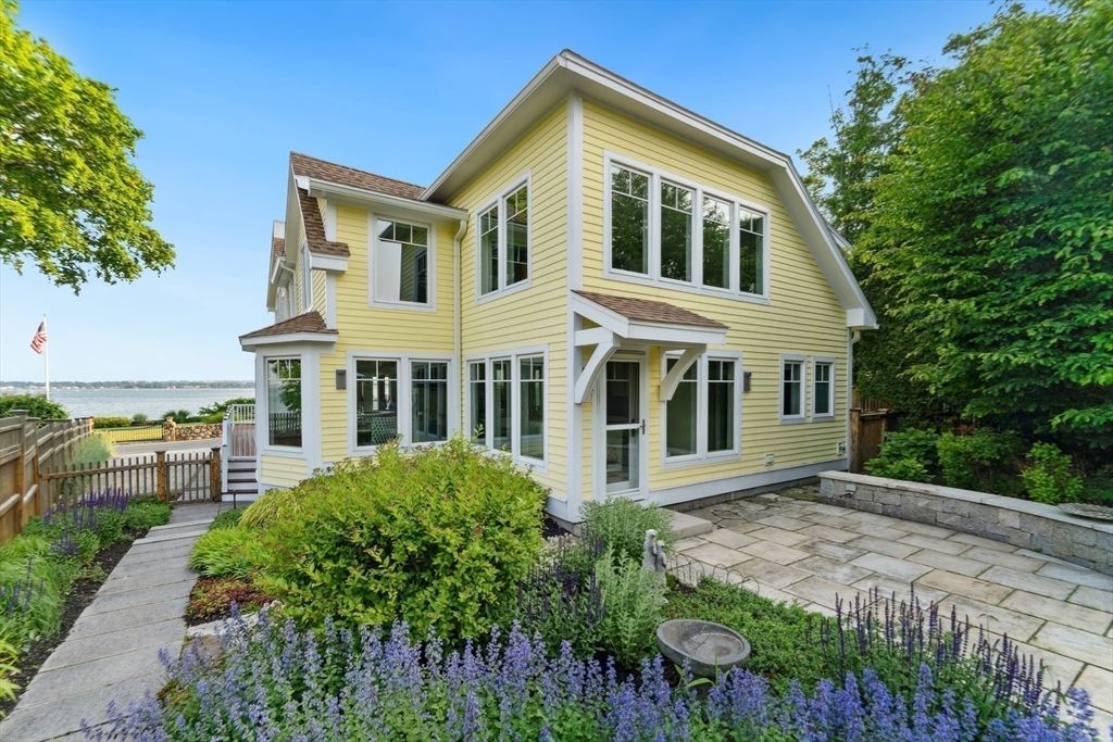 Exterior, Facade, Water, Queen Anne Victorian