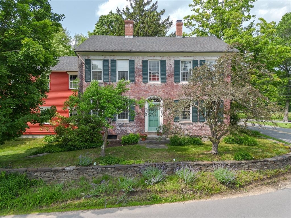 Exterior, Facade, Brick Facade, Georgian
