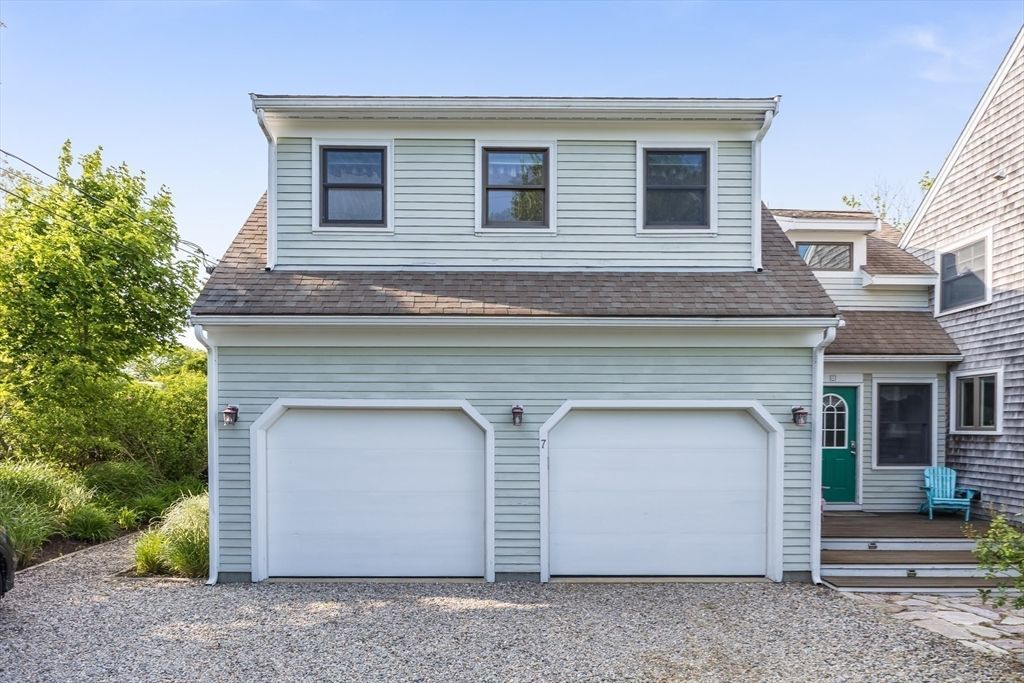 Attached, Exterior, Facade, Cape Cod