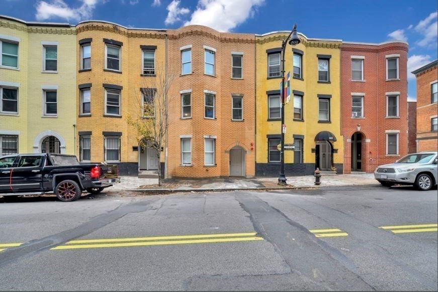 Exterior, Facade, Brick Facade, Rowhouse