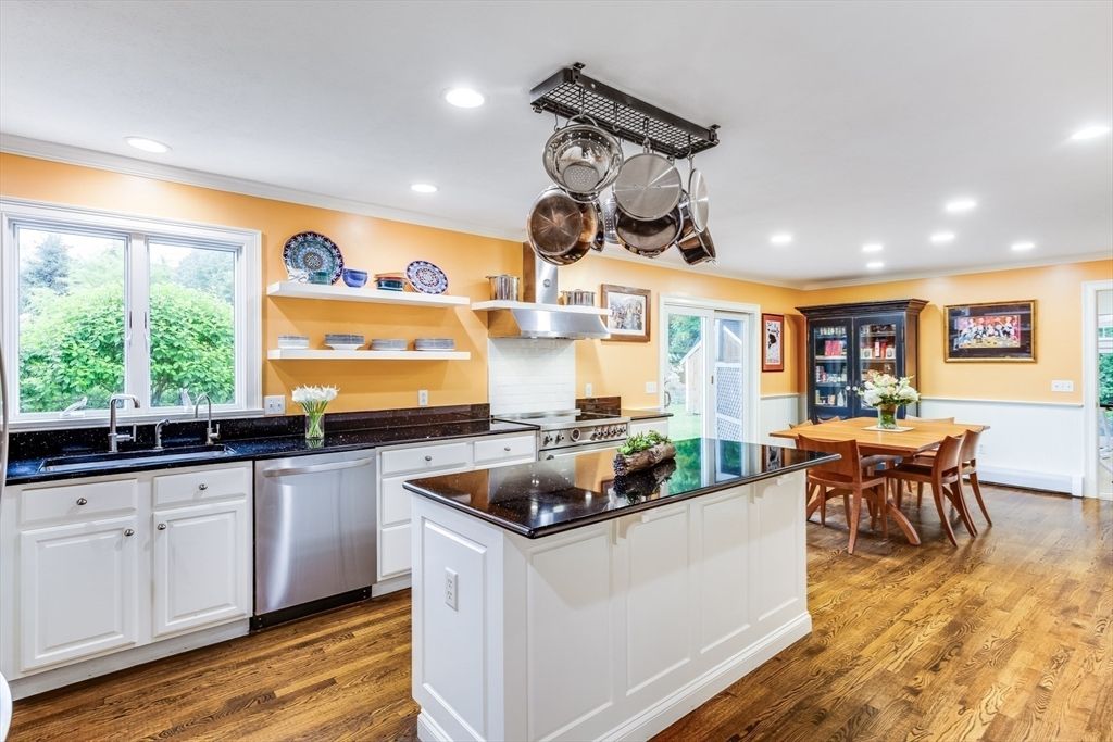 Dining room, Interior, Kitchen, Recessed Lighting, Wood Texture Flooring