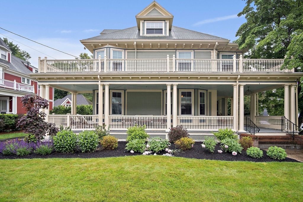 Exterior, Facade, American Foursquare