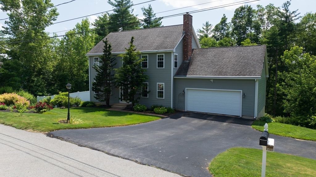 Attached, Exterior, Facade, Cape Cod