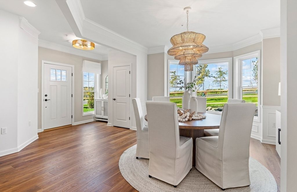 Chandelier, Dining room, Interior, Recessed Lighting, Wood Texture Flooring