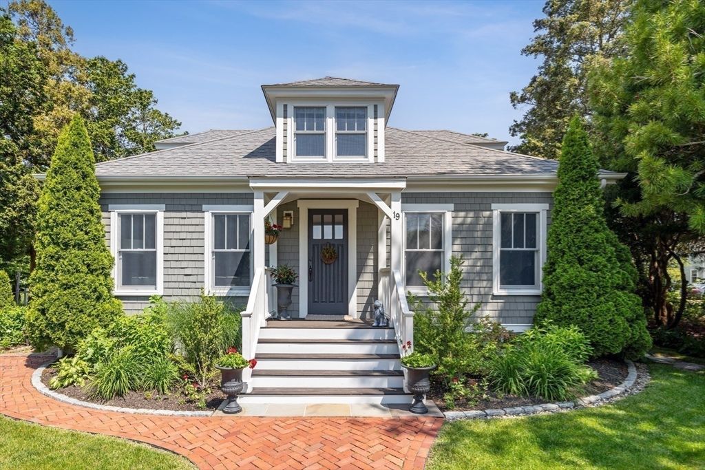 Exterior, Facade, Cape Cod