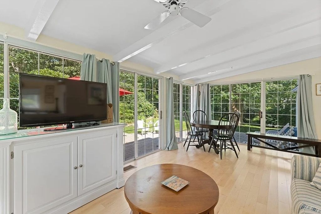 Dining room, Interior, Sun Room, Wood Texture Flooring
