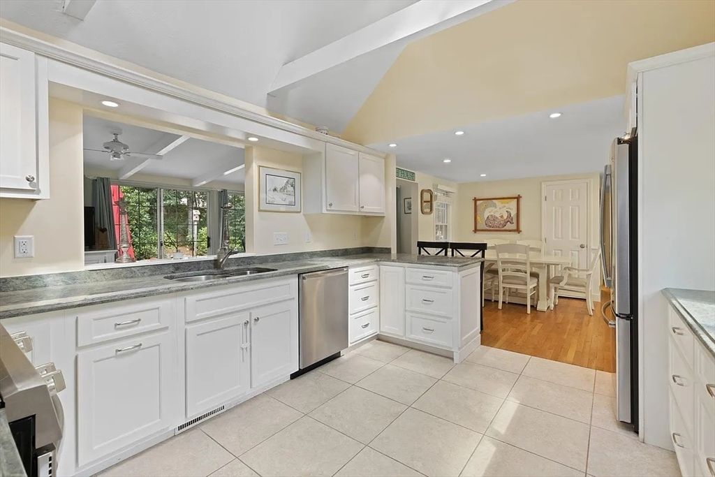 Dining room, Interior, Kitchen, Recessed Lighting, Wood Texture Flooring