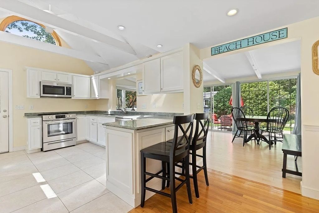 Dining room, Interior, Kitchen, Recessed Lighting, Stainless Steel Appliances, Wood Texture Flooring