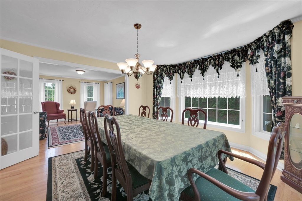 Chandelier, Dining room, Interior, Living room, Wood Texture Flooring