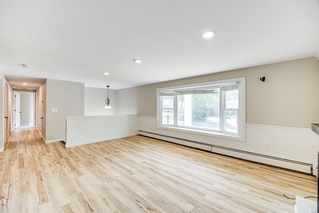 Empty room, Interior, Pendant Lights, Recessed Lighting, Wood Texture Flooring