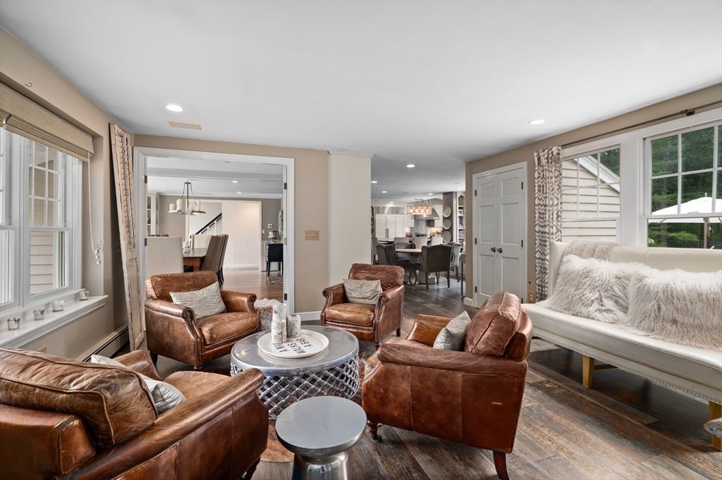 Chandelier, Dining room, Interior, Living room, Pendant Lights, Recessed Lighting, Wood Texture Flooring