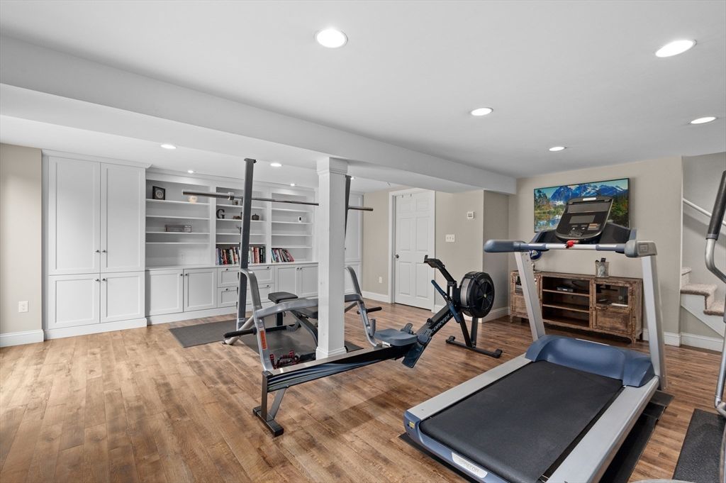 Fitness Equipment, Interior, Recessed Lighting, Wood Texture Flooring
