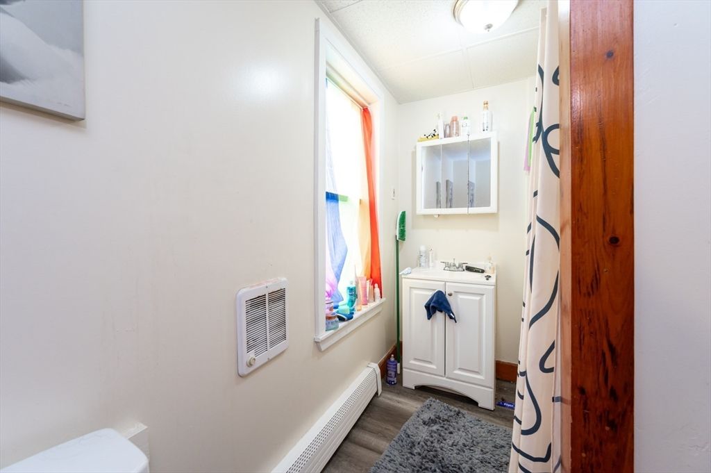 Interior, Washer, Wood Texture Flooring