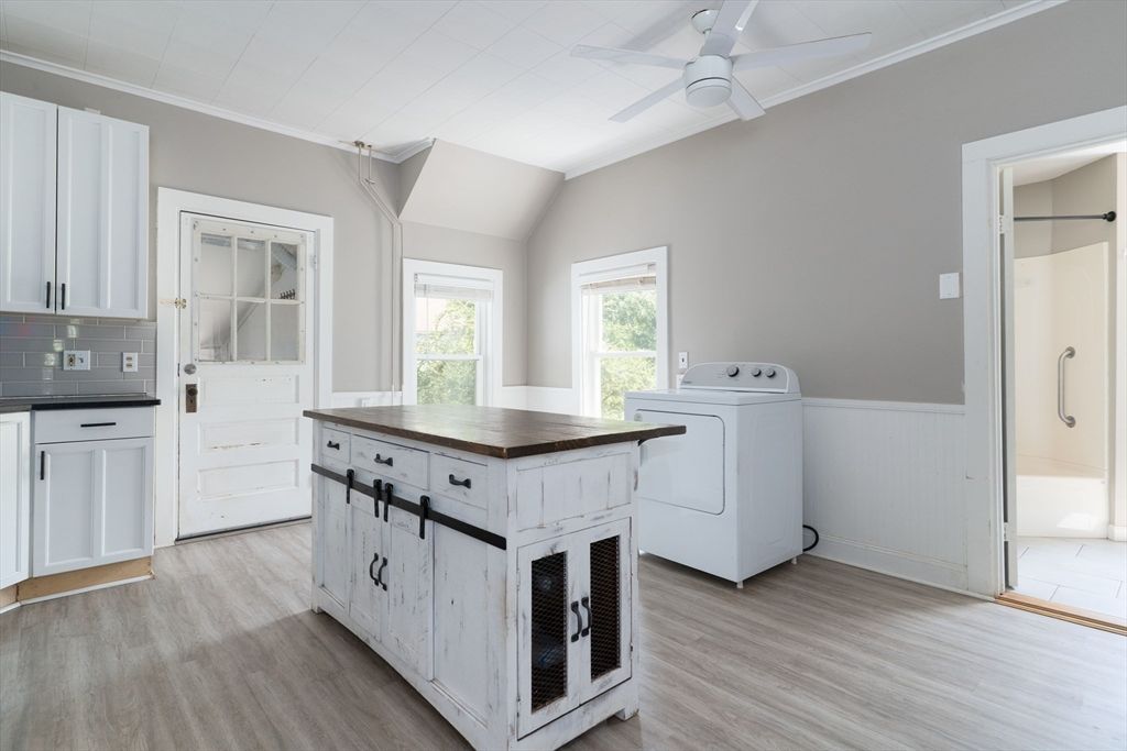 Interior, Kitchen, Washer, Wood Texture Flooring