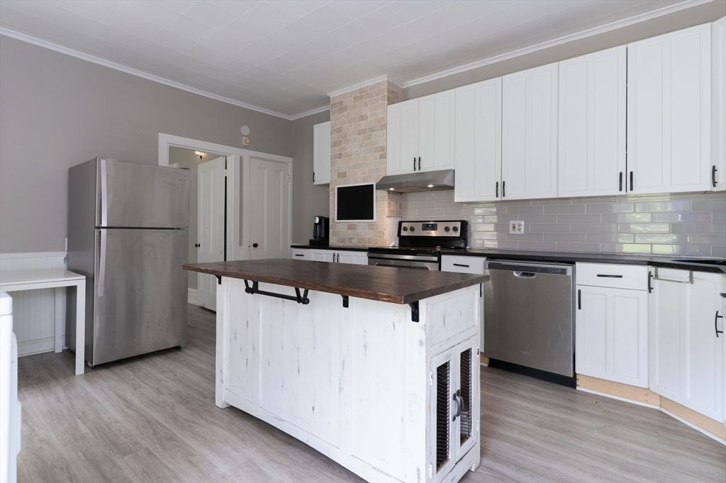 Interior, Kitchen, Stainless Steel Appliances, Wood Texture Flooring
