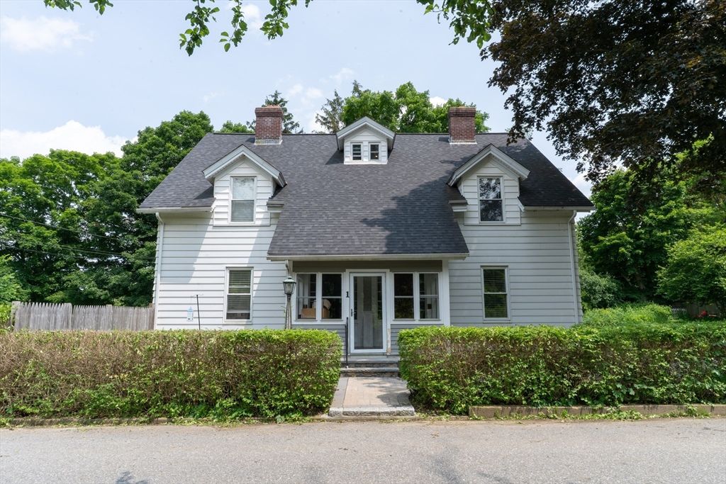Exterior, Facade, Cape Cod