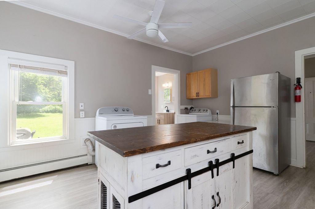 Interior, Kitchen, Washer, Wood Texture Flooring