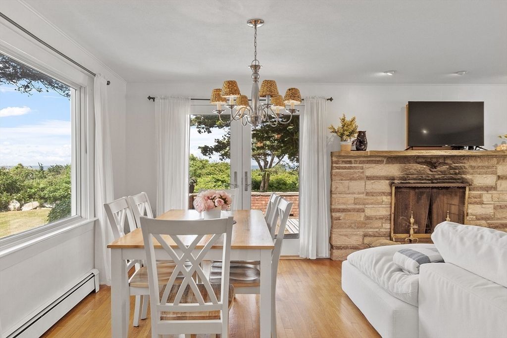 Chandelier, Dining room, Fireplace, Interior, Wood Texture Flooring