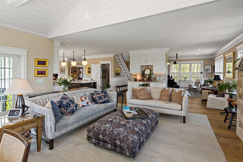 Dining room, Interior, Kitchen, Living room, Pendant Lights, Recessed Lighting, Wood Texture Flooring