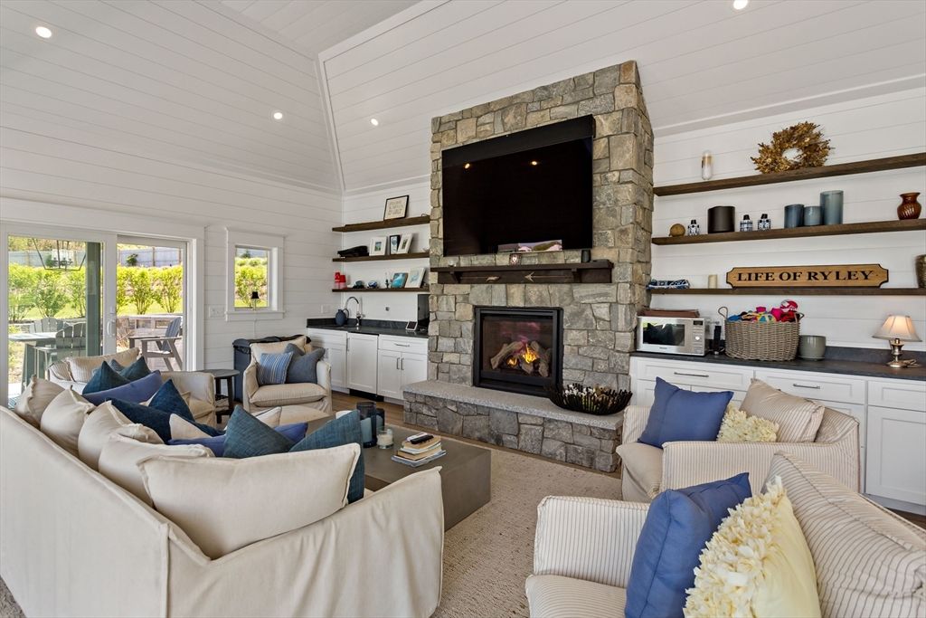Fireplace, Interior, Living room, Recessed Lighting