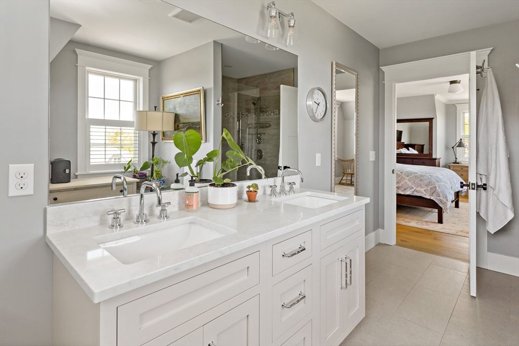 Bathroom, Bedroom, Dual Sink Vanities, Glass Shower, Interior