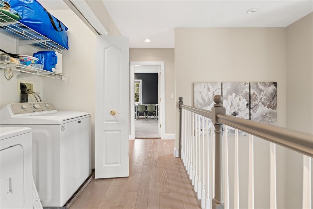 Interior, Recessed Lighting, Washer, Wood Texture Flooring