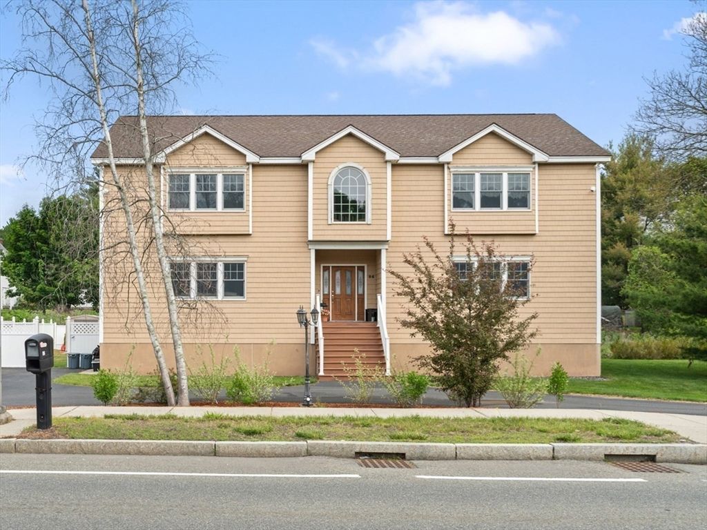 Exterior, Facade, Raised Ranch