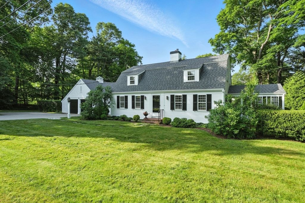 Backyard, Detached Garage, Exterior, Facade, Cape Cod
