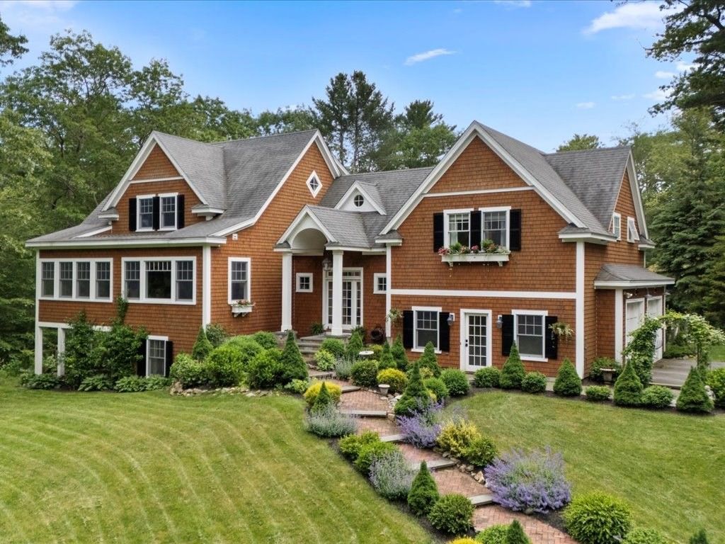 Exterior, Facade, Brick Facade, Brick Traditional