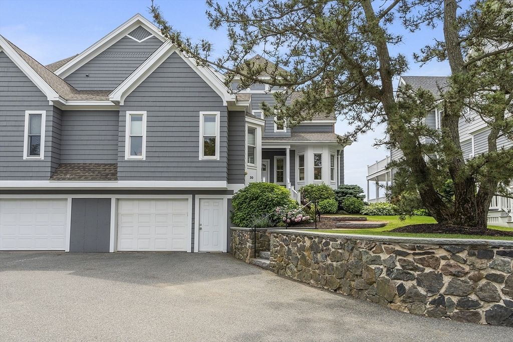 Attached, Exterior, Facade, American Craftsman