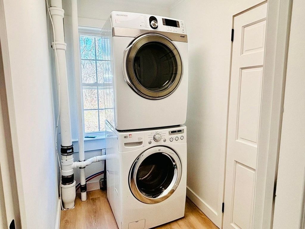 Interior, Utility Closets, Washer, Wood Texture Flooring