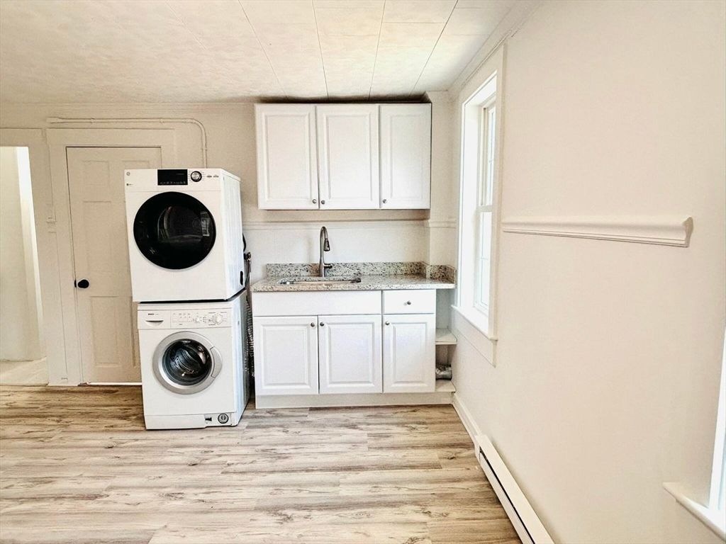 Interior, Utility Closets, Washer, Wood Texture Flooring
