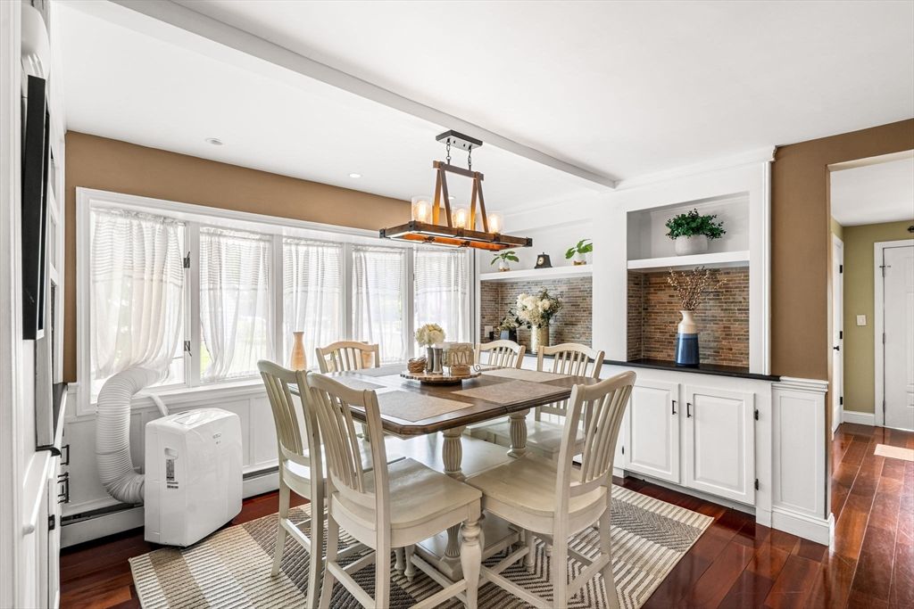 Dining room, Interior, Pendant Lights, Recessed Lighting, Wood Texture Flooring