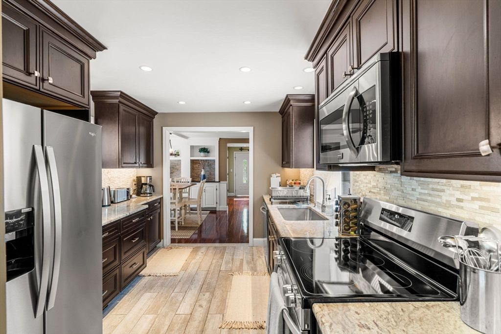 Dining room, Interior, Kitchen, Recessed Lighting, Wood Texture Flooring
