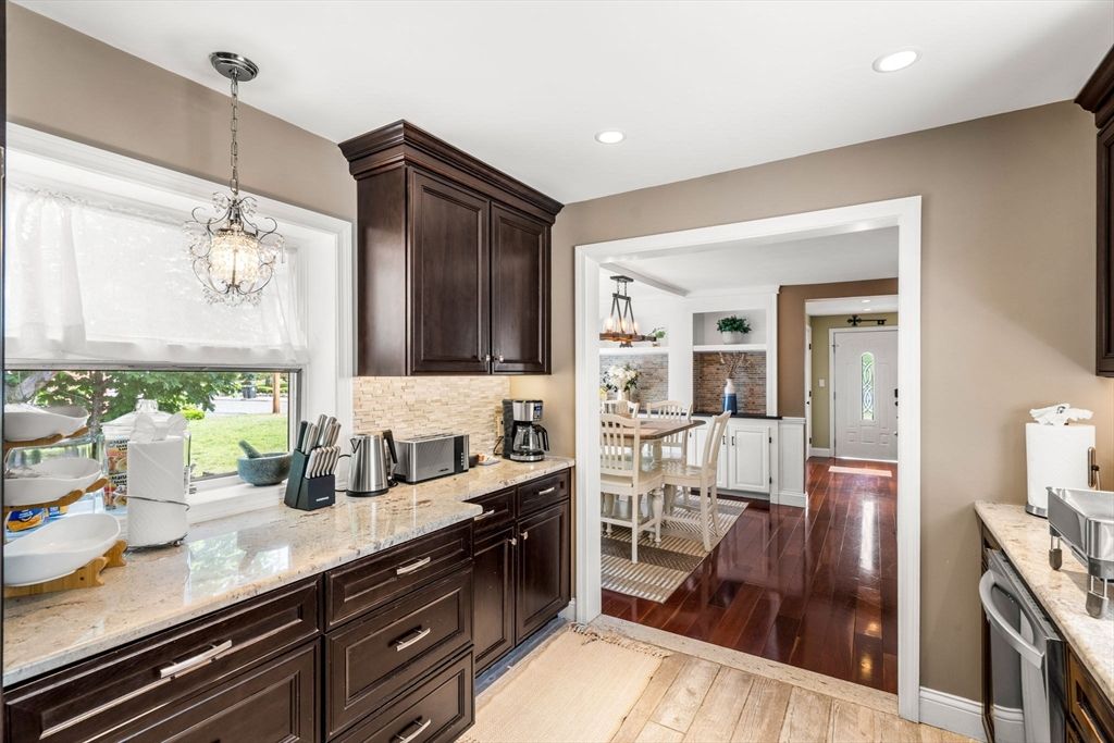 Chandelier, Dining room, Interior, Kitchen, Pendant Lights, Recessed Lighting, Wood Texture Flooring