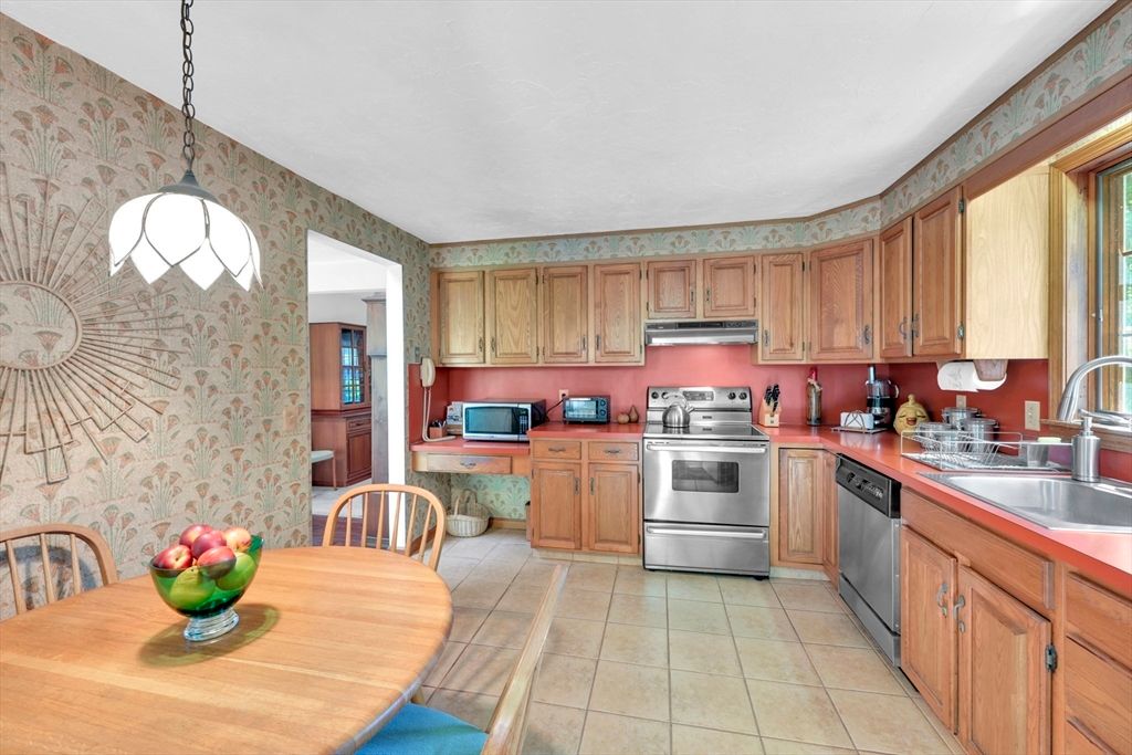 Interior, Kitchen, Pendant Lights, Stainless Steel Appliances