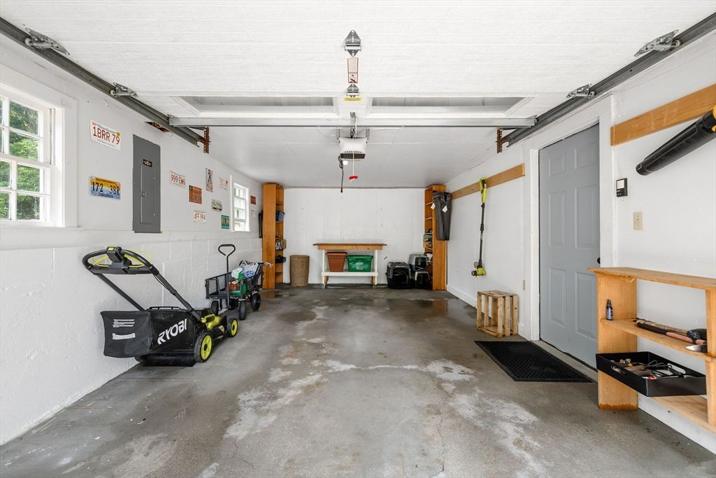 Garage, Interior