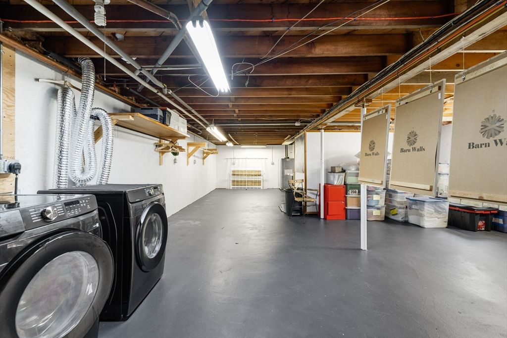 Interior, Washer, Wooden Beams