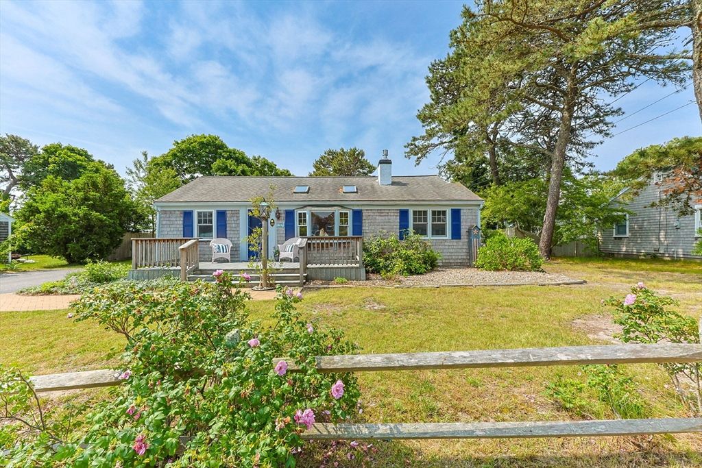 Backyard, Exterior, Facade, Cape Cod