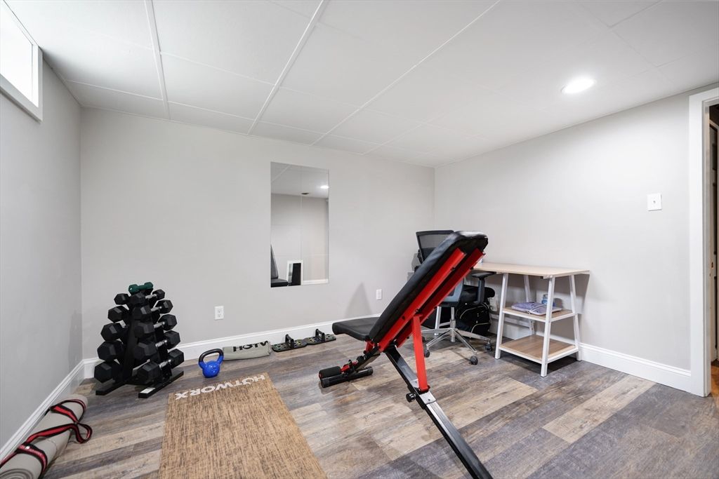 Fitness Equipment, Interior, Recessed Lighting, Wood Texture Flooring