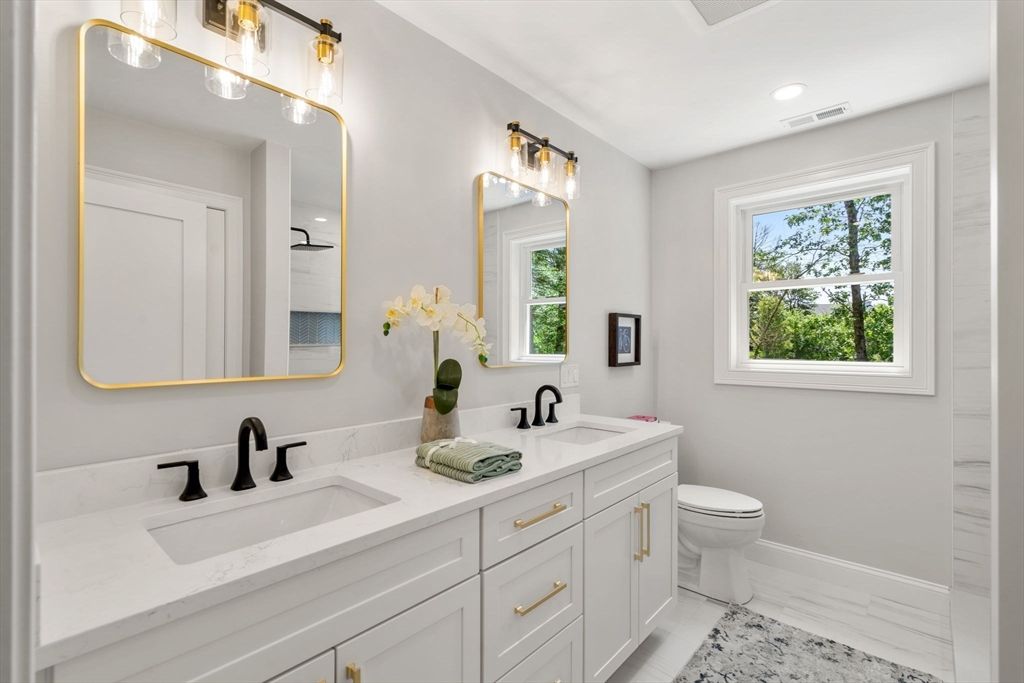 Bathroom, Dual Sink Vanities, Interior, Recessed Lighting