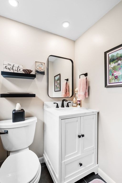 Bathroom, Interior, Recessed Lighting