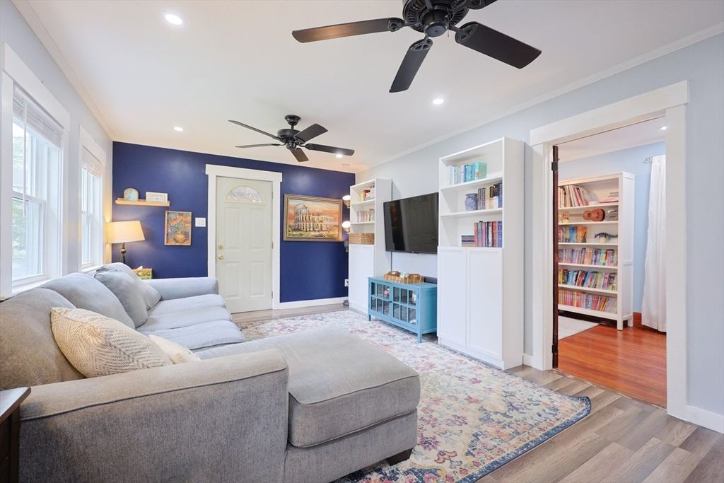 Interior, Living room, Recessed Lighting, Wood Texture Flooring