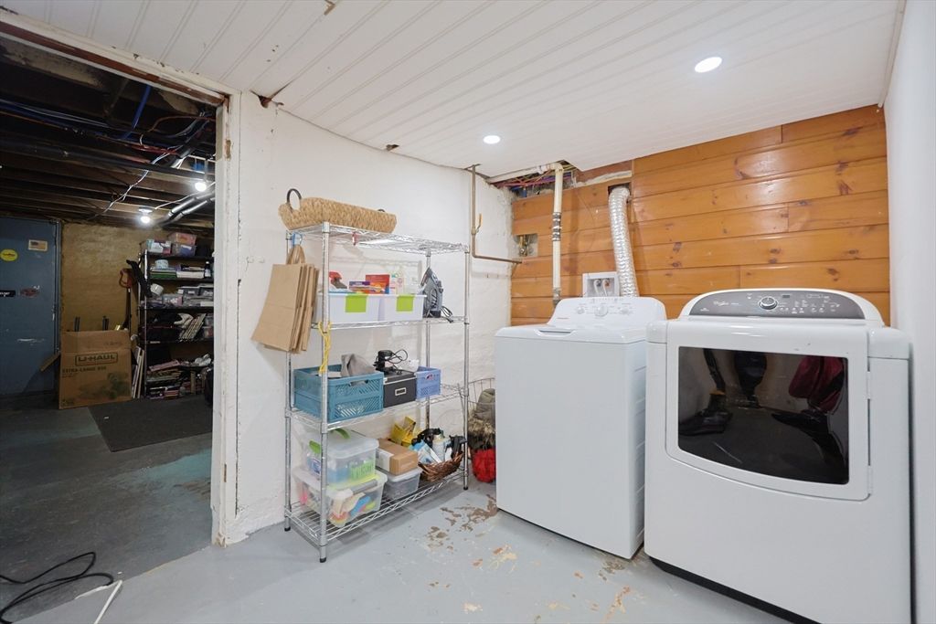 Interior, Recessed Lighting, Washer, Wooden Walls