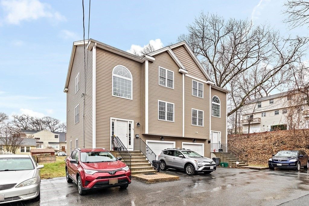 Attached, Exterior, Facade, Rowhouse