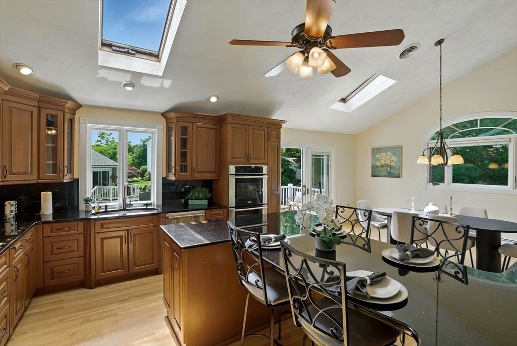 Dining room, Interior, Kitchen, Pendant Lights, Recessed Lighting, Wood Texture Flooring