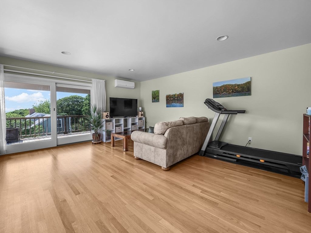 Fitness Equipment, Interior, Recessed Lighting, Wood Texture Flooring