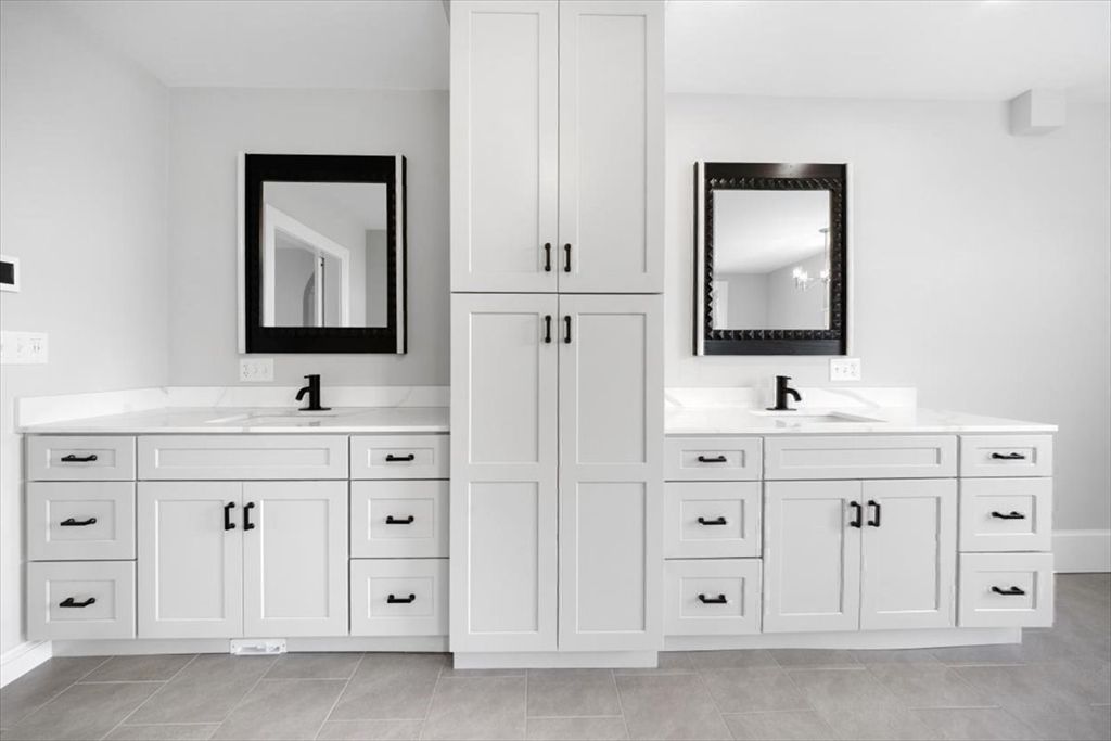 Bathroom, Dual Sink Vanities, Interior