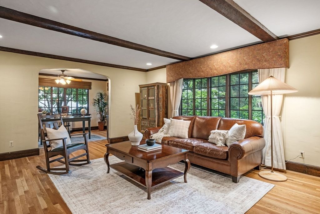 Interior, Living room, Recessed Lighting, Wooden Beams, Wood Texture Flooring