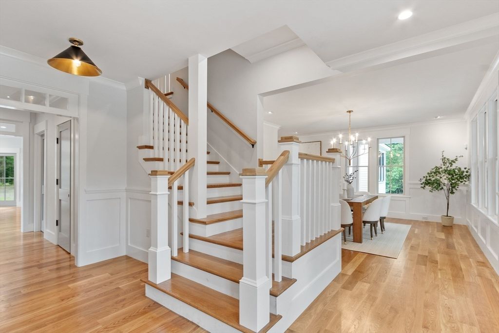 Chandelier, Dining room, Interior, Recessed Lighting, Wood Texture Flooring